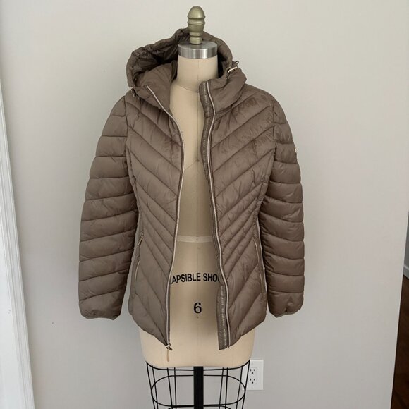 MICHAEL Michael Kors Hooded Packable Chevron Quilted Jacket Taupe Size Small - Picture 5 of 12